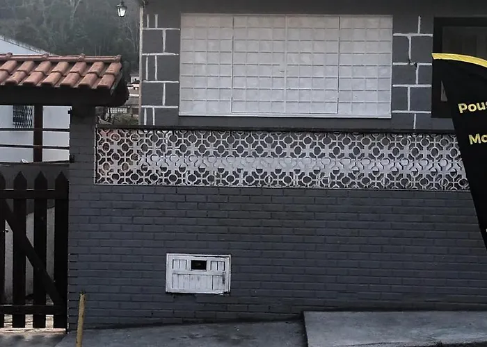 Pousada Marduk Excelente localização suites simples com banheiro privativo tudo básico local ideal para hóspedes que não são exigentes Teresópolis